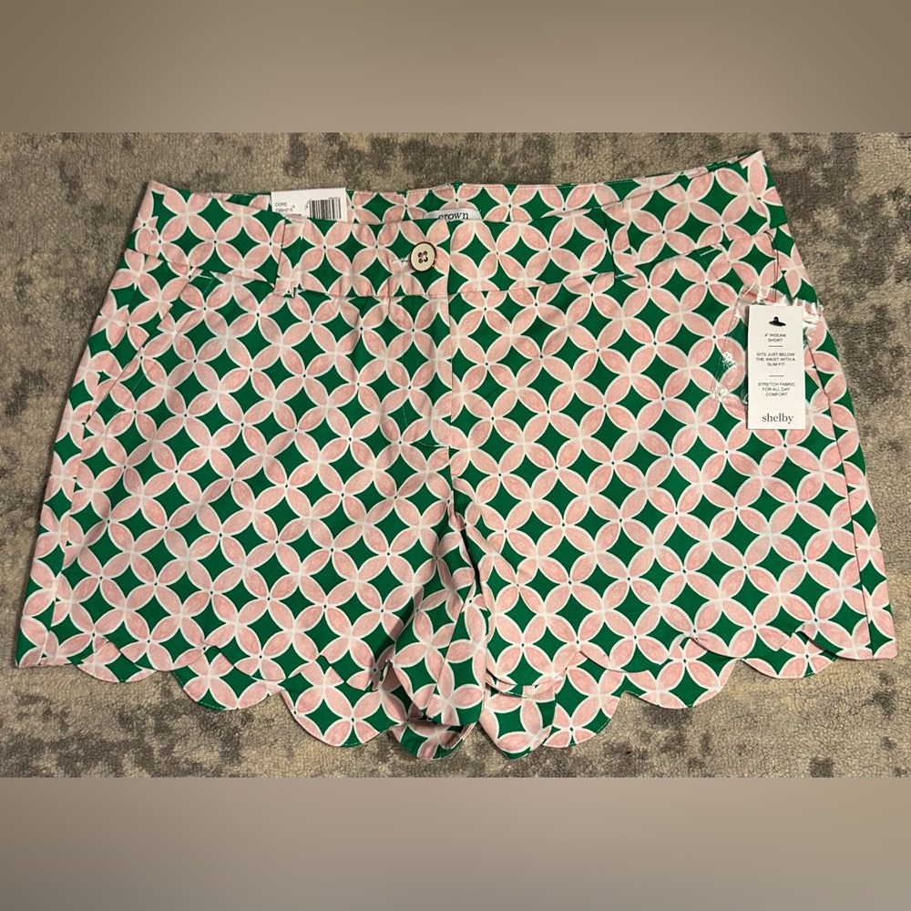 Crown & Ivy Women’s Shelby Scalloped 4 Inch Inseam Shorts Size 6 NWT!!